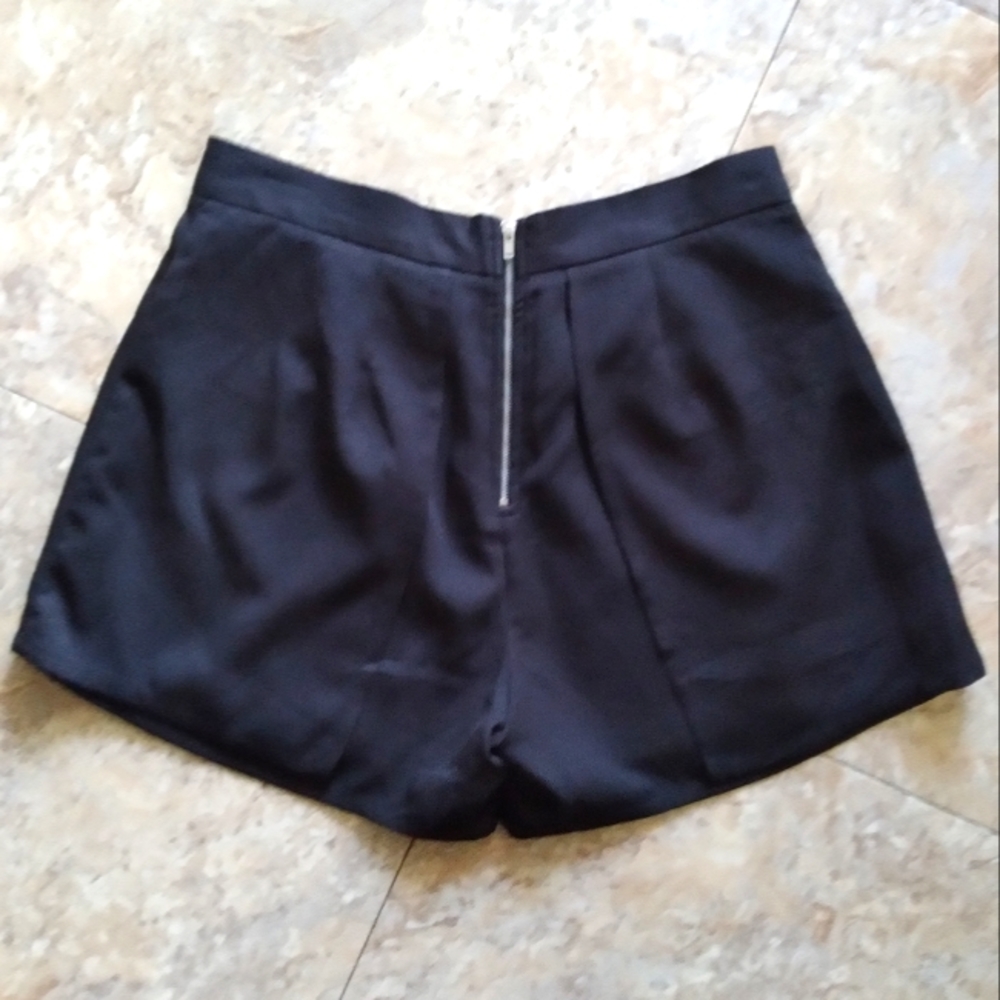 Francesca's Birdcage Label black faux skort shorts, size S - Picture 3 of 6